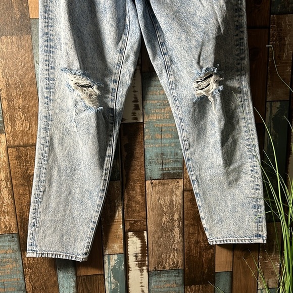 American Eagle flex 29x30 acid washed high waisted jeans - Picture 8 of 16